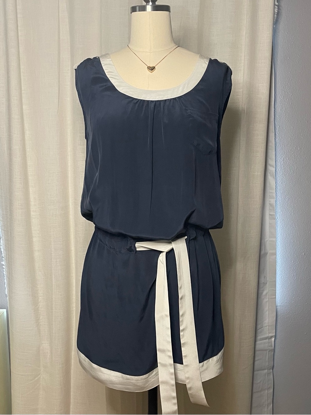 💙 SILK Banana Republic - Navy Dress with Cream Trim and Waist Tie